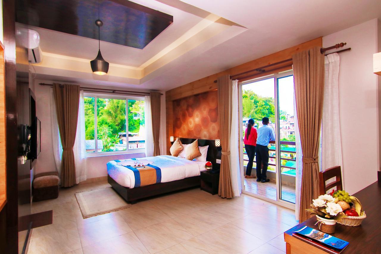 Hotel Lake Paradise Pokhara Extérieur photo