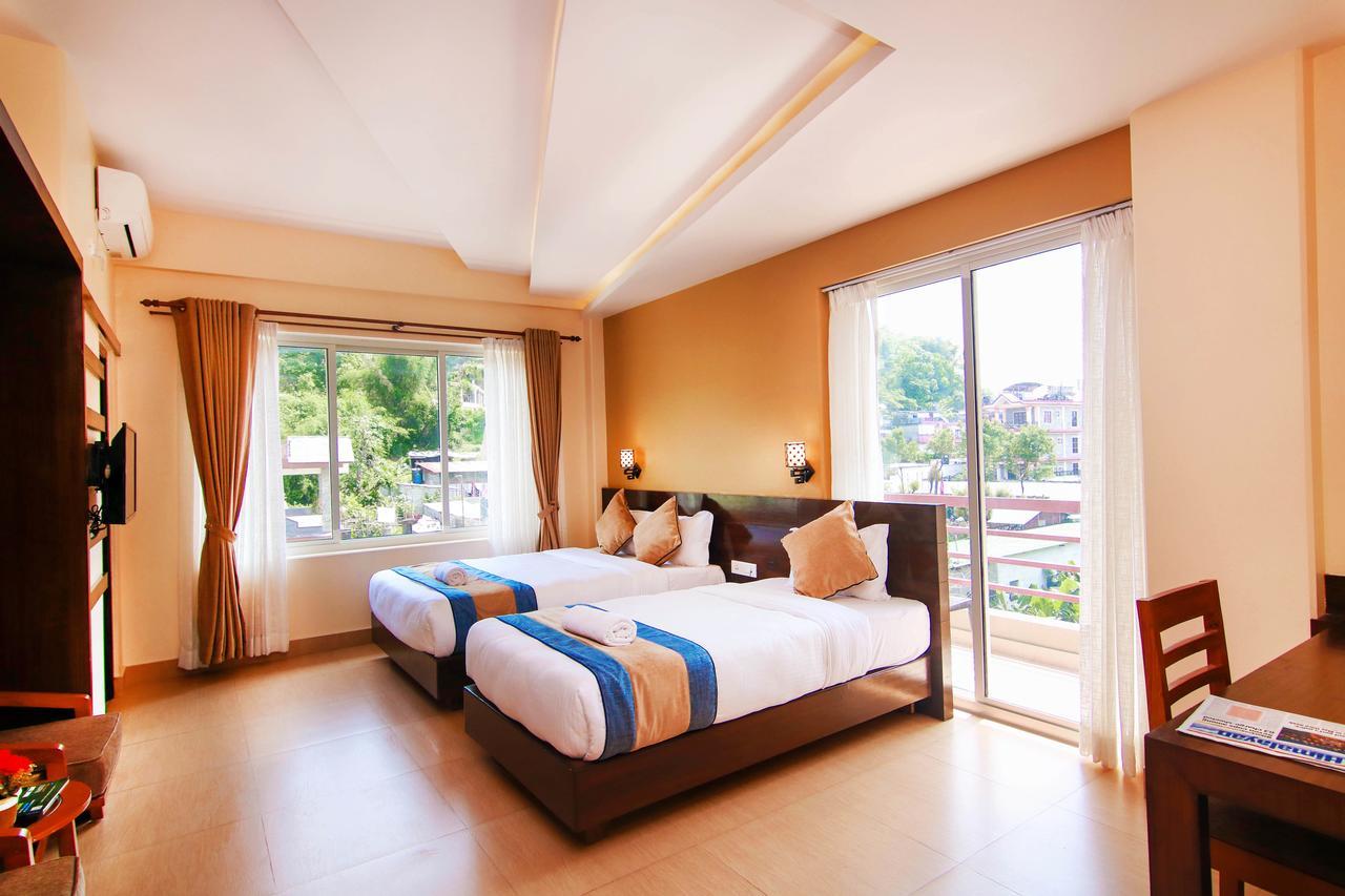 Hotel Lake Paradise Pokhara Extérieur photo