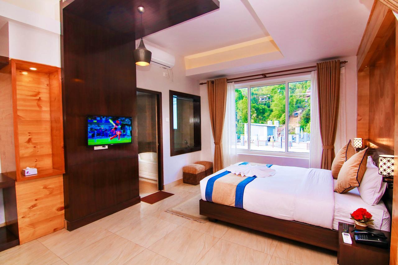 Hotel Lake Paradise Pokhara Extérieur photo