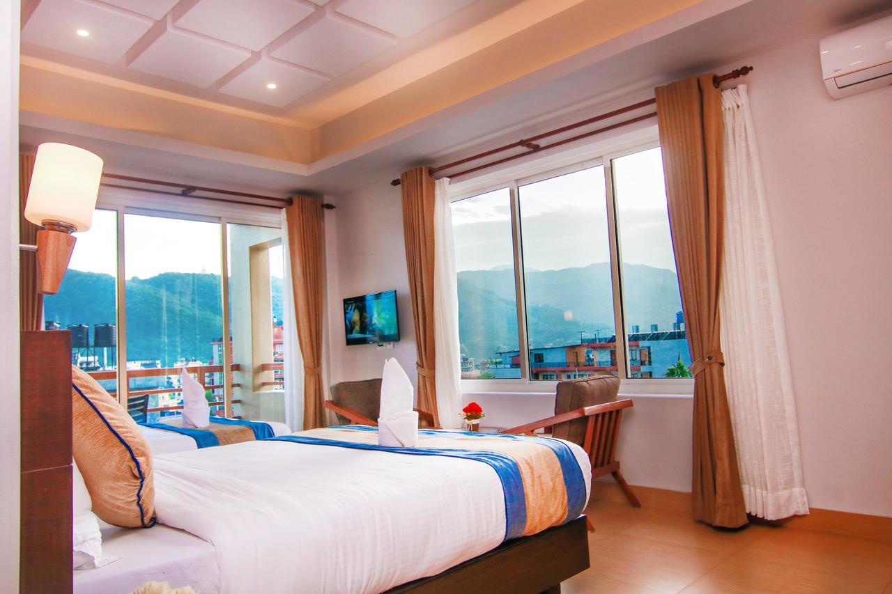 Hotel Lake Paradise Pokhara Extérieur photo