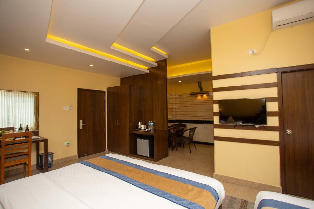 Hotel Lake Paradise Pokhara Extérieur photo