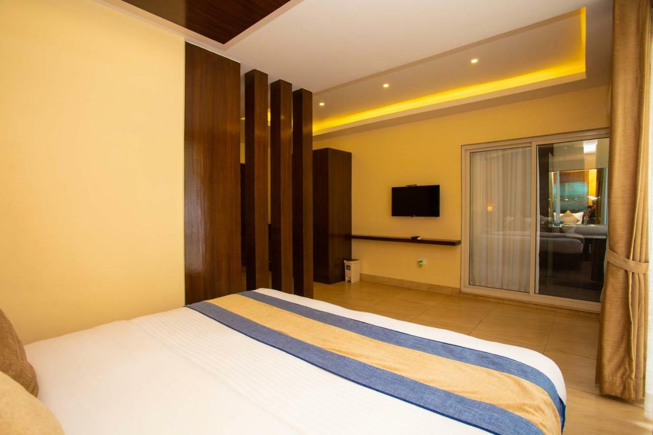 Hotel Lake Paradise Pokhara Extérieur photo