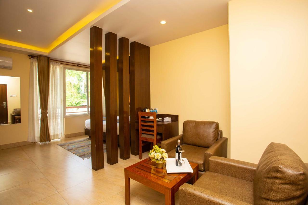 Hotel Lake Paradise Pokhara Extérieur photo