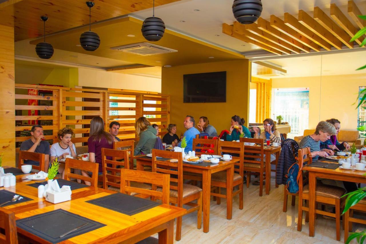 Hotel Lake Paradise Pokhara Extérieur photo