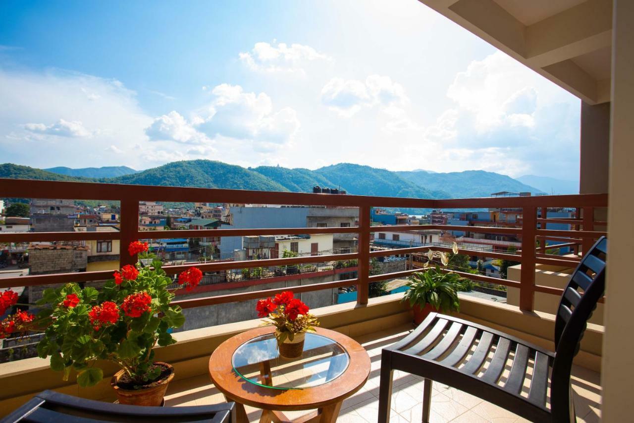Hotel Lake Paradise Pokhara Extérieur photo