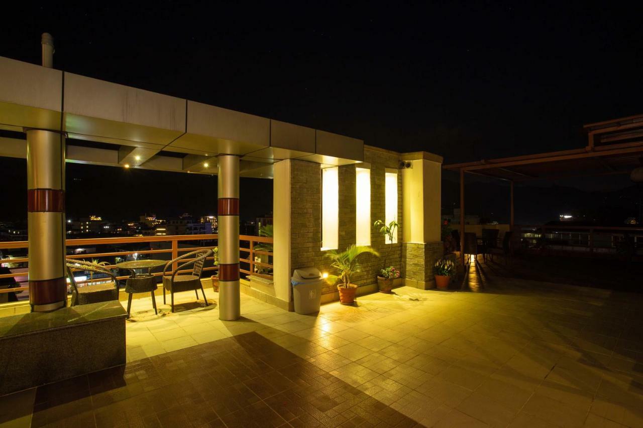 Hotel Lake Paradise Pokhara Extérieur photo