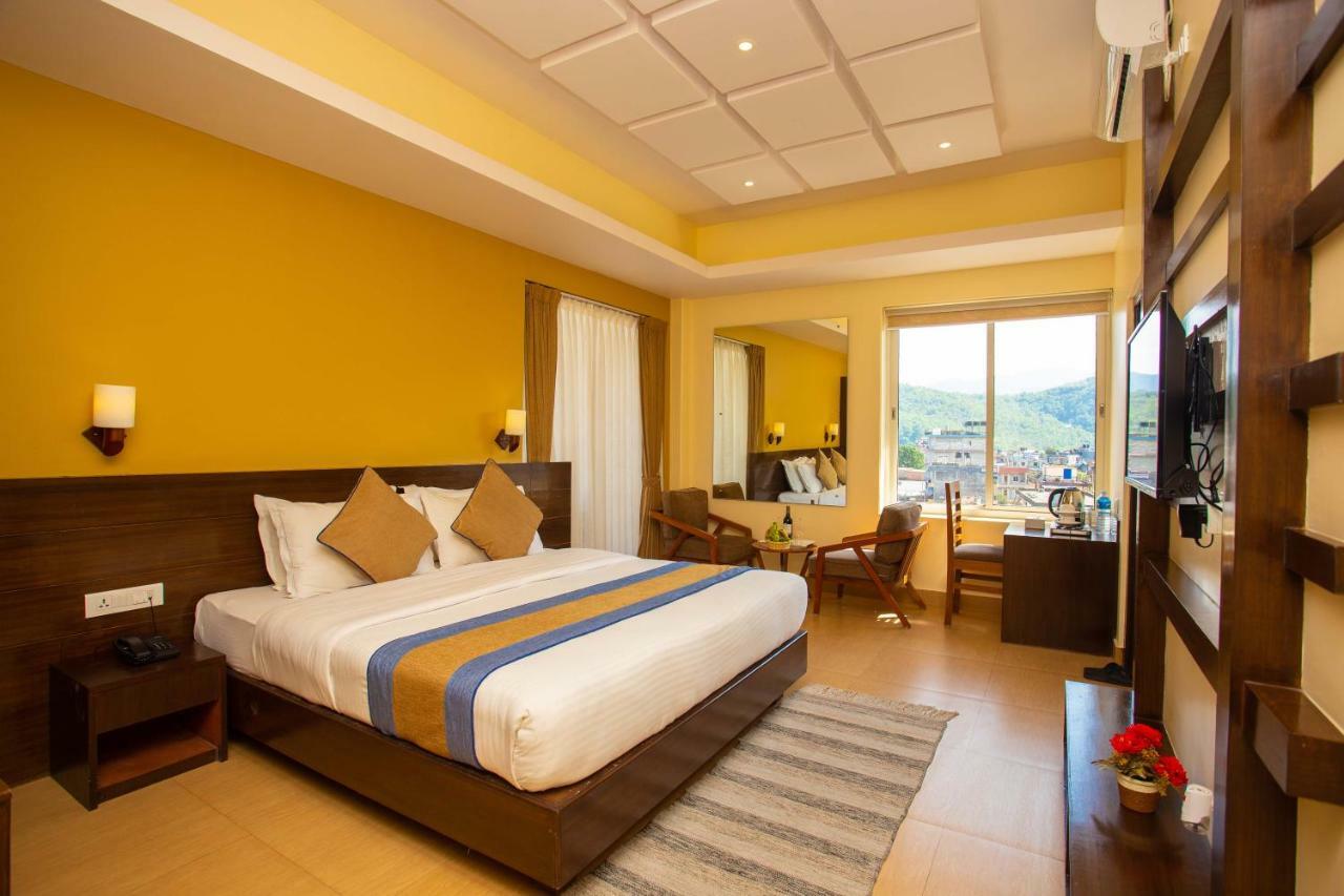 Hotel Lake Paradise Pokhara Extérieur photo