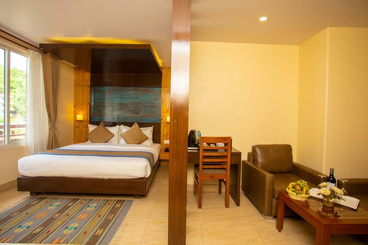 Hotel Lake Paradise Pokhara Extérieur photo