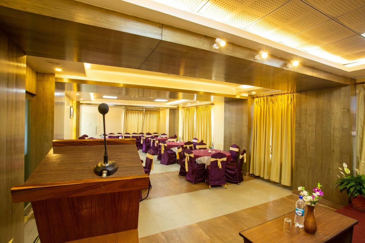 Hotel Lake Paradise Pokhara Extérieur photo