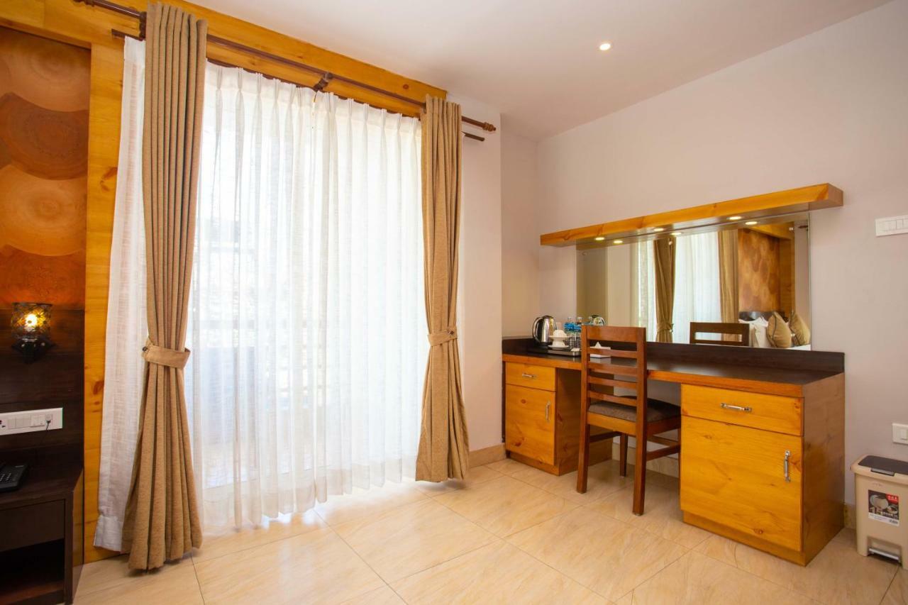 Hotel Lake Paradise Pokhara Extérieur photo