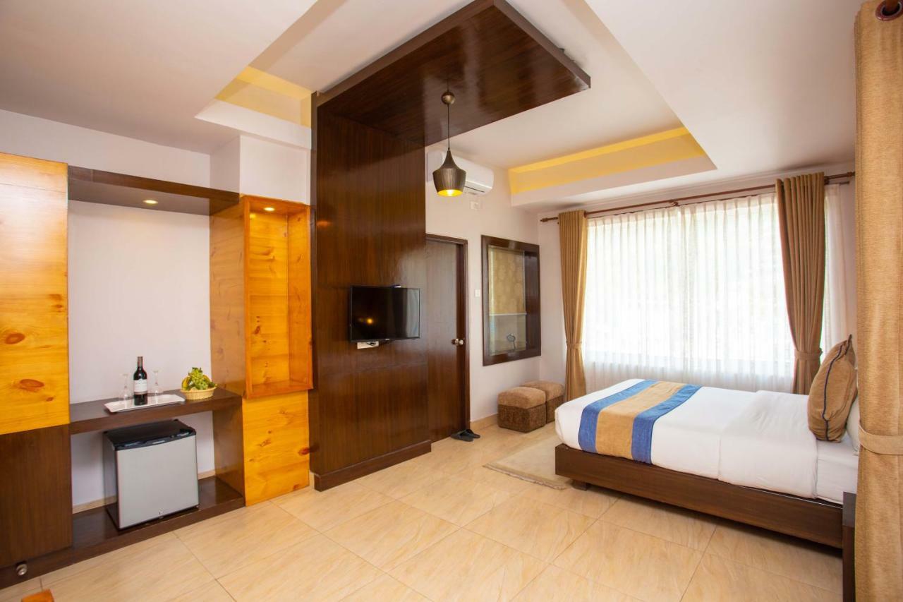 Hotel Lake Paradise Pokhara Extérieur photo