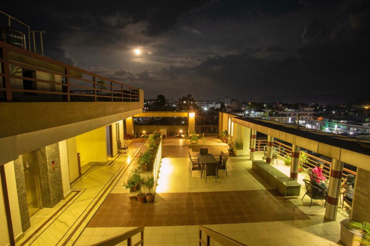 Hotel Lake Paradise Pokhara Extérieur photo