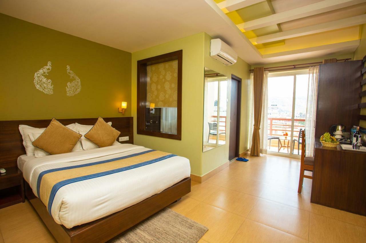 Hotel Lake Paradise Pokhara Extérieur photo