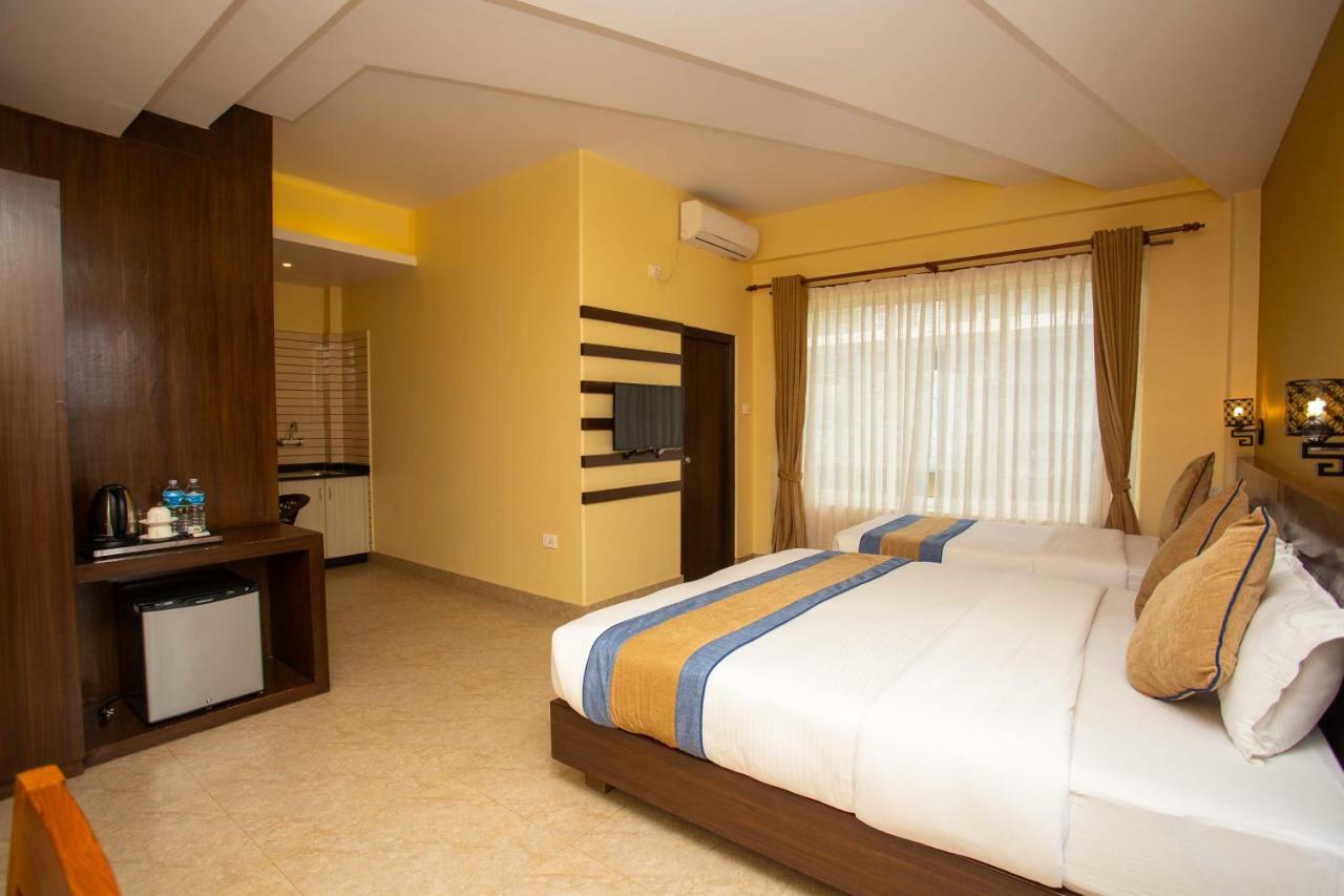 Hotel Lake Paradise Pokhara Extérieur photo