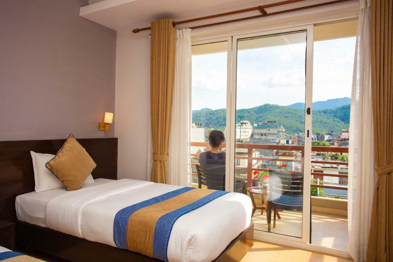 Hotel Lake Paradise Pokhara Extérieur photo