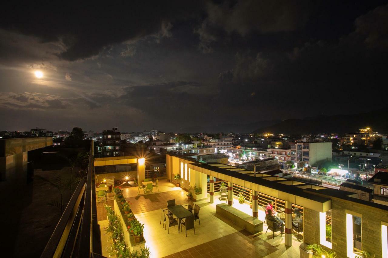 Hotel Lake Paradise Pokhara Extérieur photo