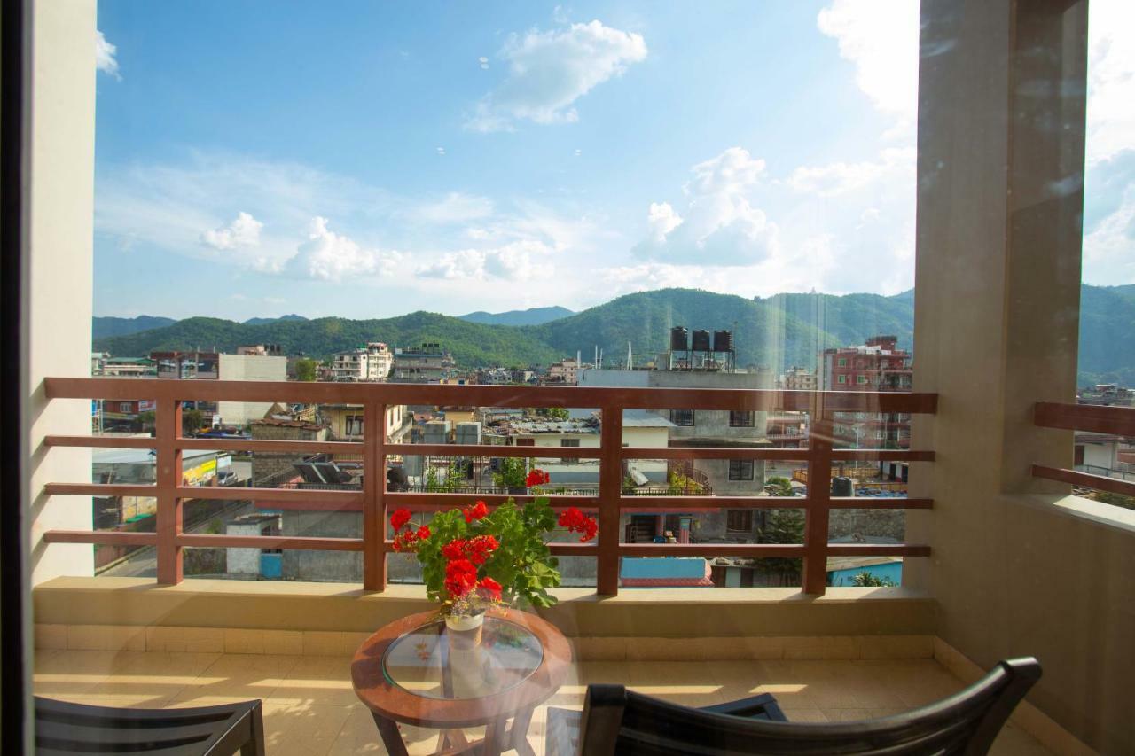 Hotel Lake Paradise Pokhara Extérieur photo