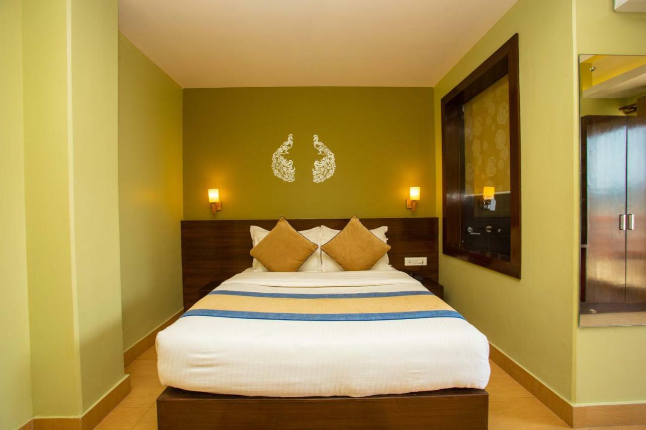 Hotel Lake Paradise Pokhara Extérieur photo