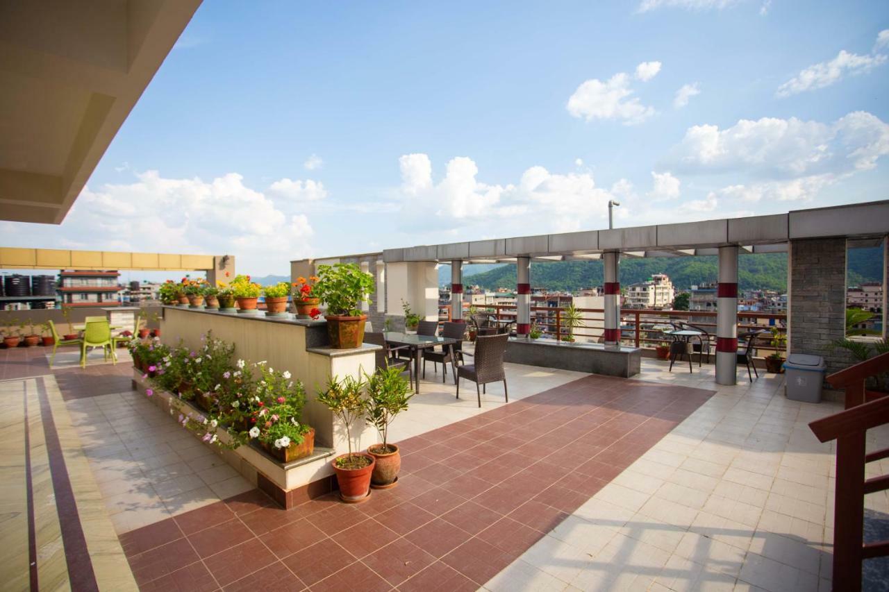 Hotel Lake Paradise Pokhara Extérieur photo