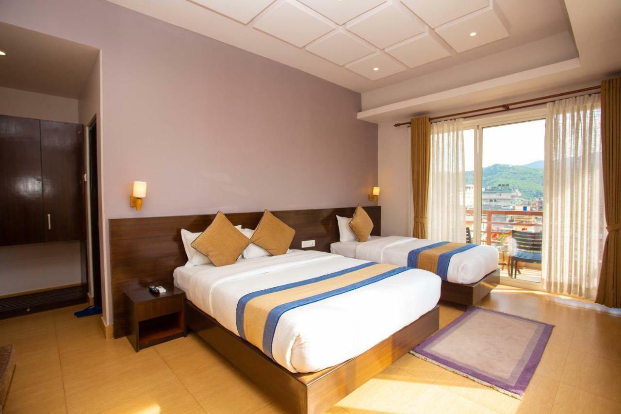 Hotel Lake Paradise Pokhara Extérieur photo