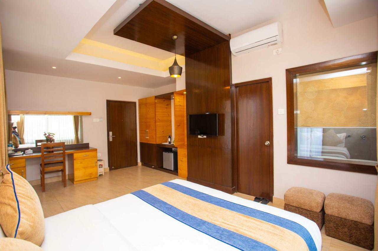 Hotel Lake Paradise Pokhara Extérieur photo