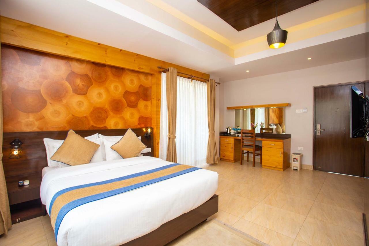 Hotel Lake Paradise Pokhara Extérieur photo
