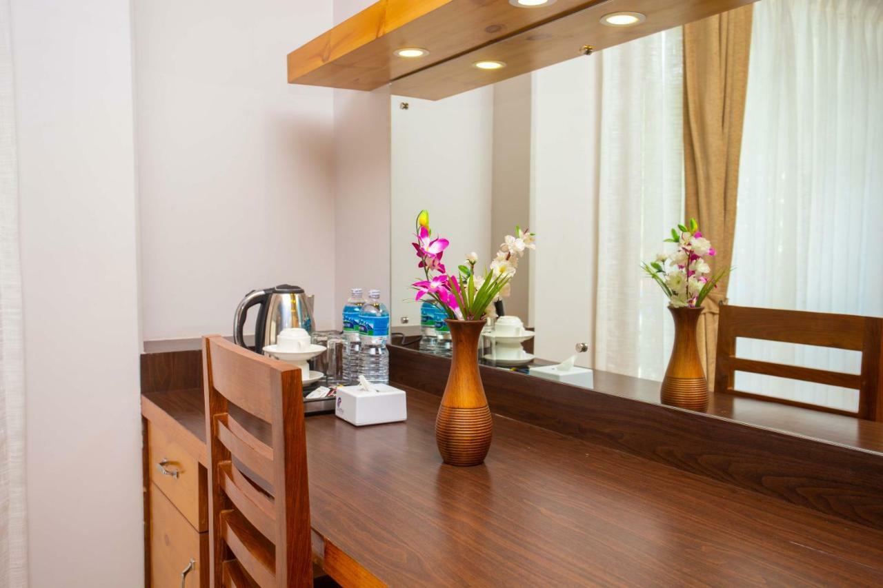 Hotel Lake Paradise Pokhara Extérieur photo
